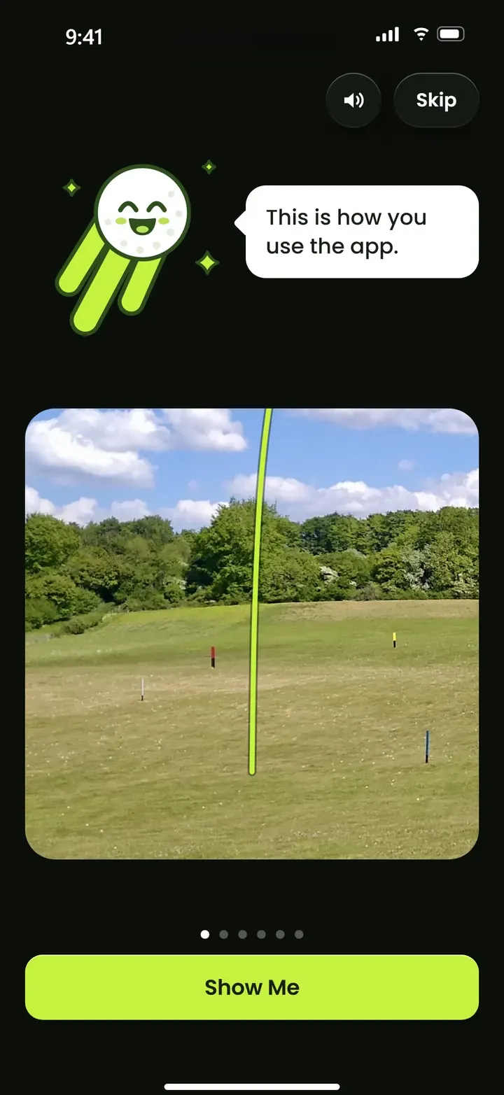 Contrail onboarding: Comet waves next to a speech bubble that says this is how you use the app, above an example shot with a tracer.